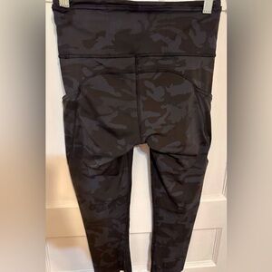 Lululemon Fast & Free Capri Tights in excellent condition